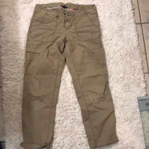 Gap khaki capris